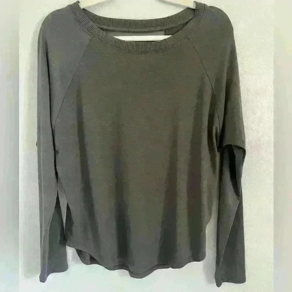 Athleta Women’s Grey Long Sleeve Tee Size Small - Picture 1 of 3